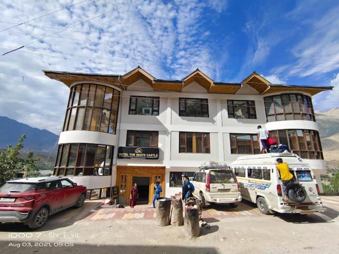 Hotel The White Castle Kargil Exterior photo